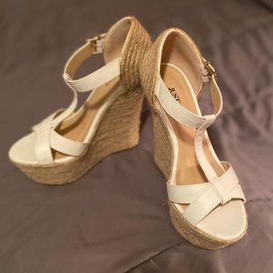 Women’s white wedges